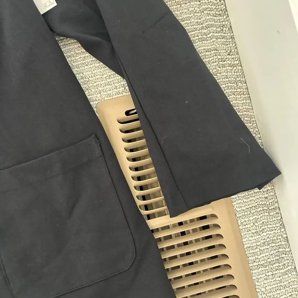 Amazon Essentials Women's Relaxed-Fit Soft Ponte Blazer, Black, X-Large - Picture 13 of 16